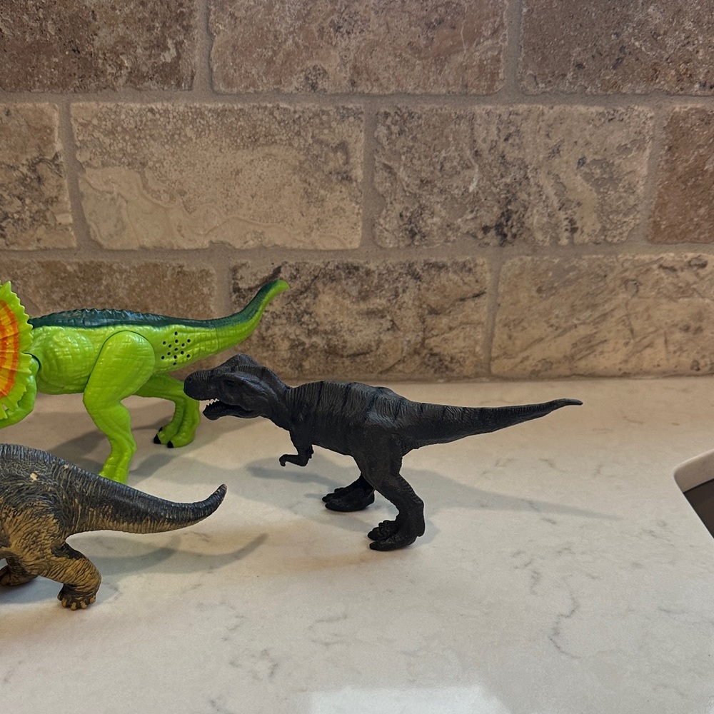 Dinosaurs Playset 5 pcs - Red, Green, Black - Picture 4 of 13